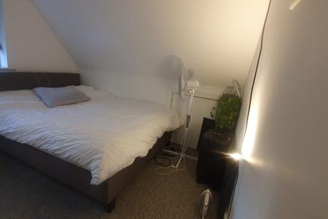 1 bedroom in a house share to rent, Golders Green Road, Golders Green, London, NW11