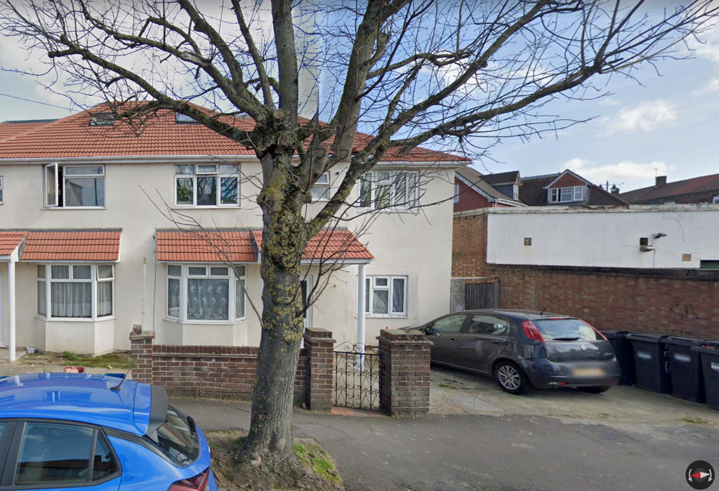 Walnut Tree Road, Hounslow 6 bed semidetached house for sale £685,000