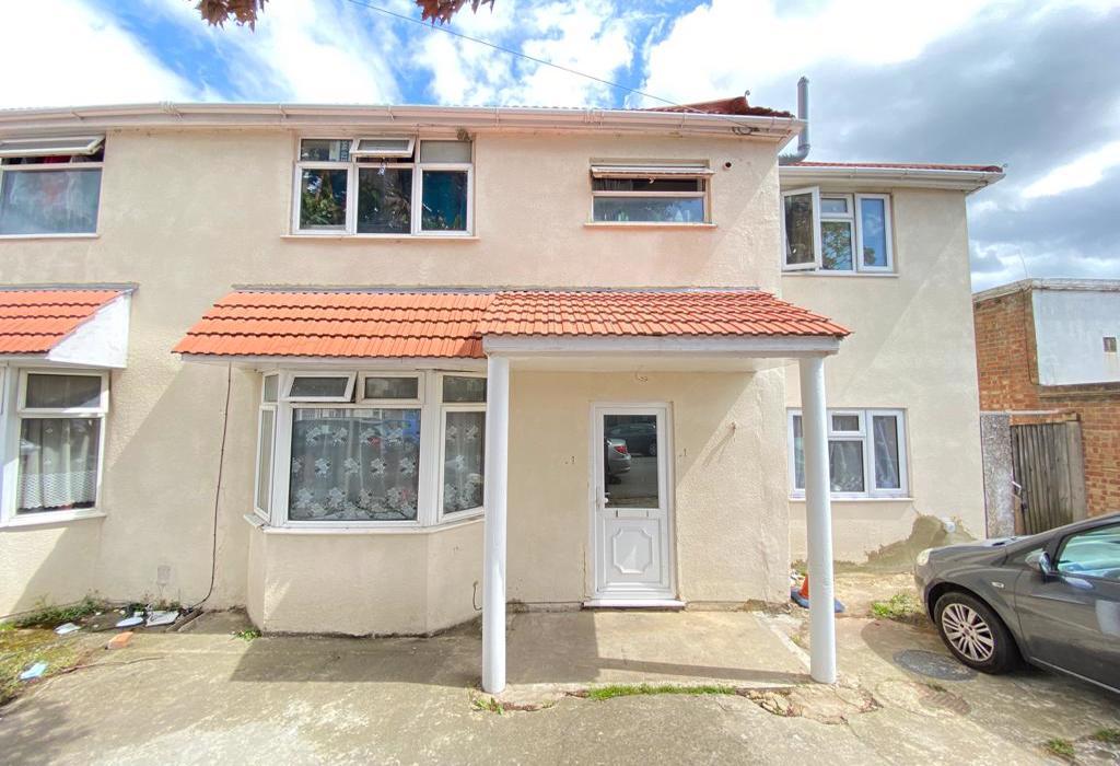 Walnut Tree Road, Hounslow 6 bed semidetached house for sale £685,000