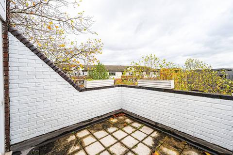 28 Hedingham Close, London, N1 8UA