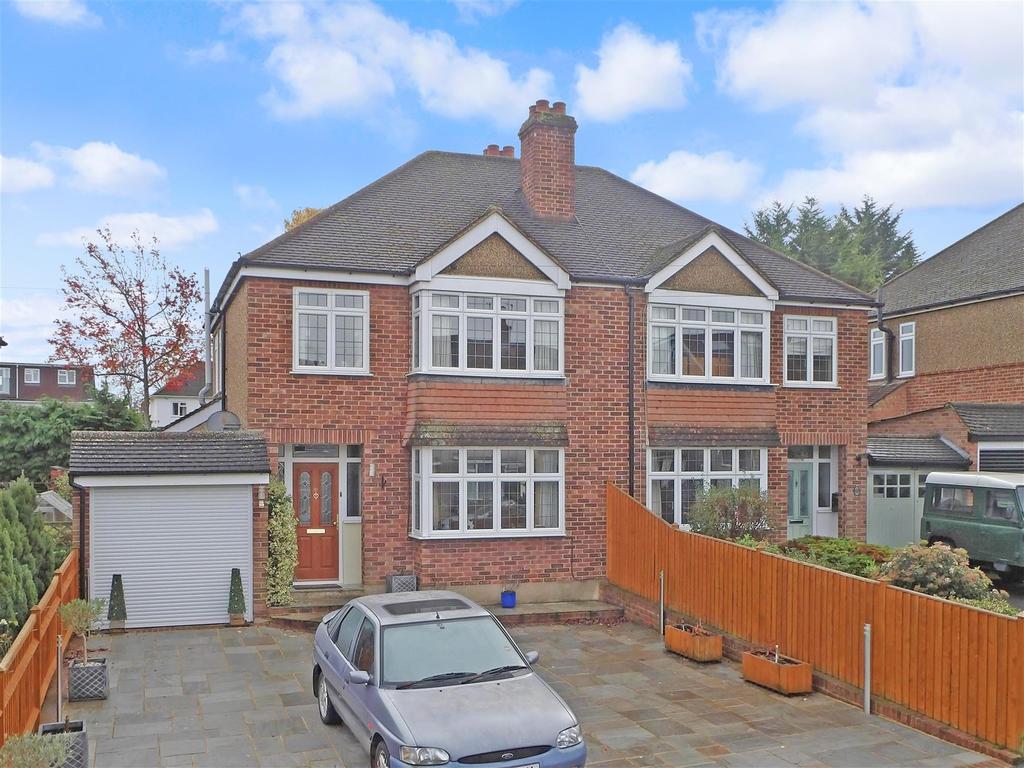 Lodge Road, Fetcham, Leatherhead, Surrey 3 bed semidetached house for