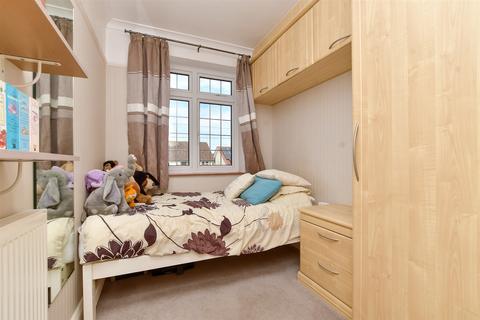 9 Lodge Road, Fetcham, Leatherhead, KT22 9QY