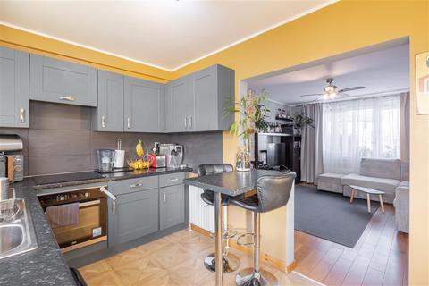 31 Avon Road, Bathgate, EH48 4AH