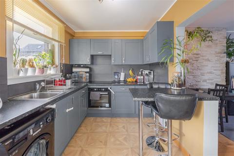 31 Avon Road, Bathgate, EH48 4AH