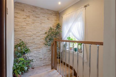 31 Avon Road, Bathgate, EH48 4AH