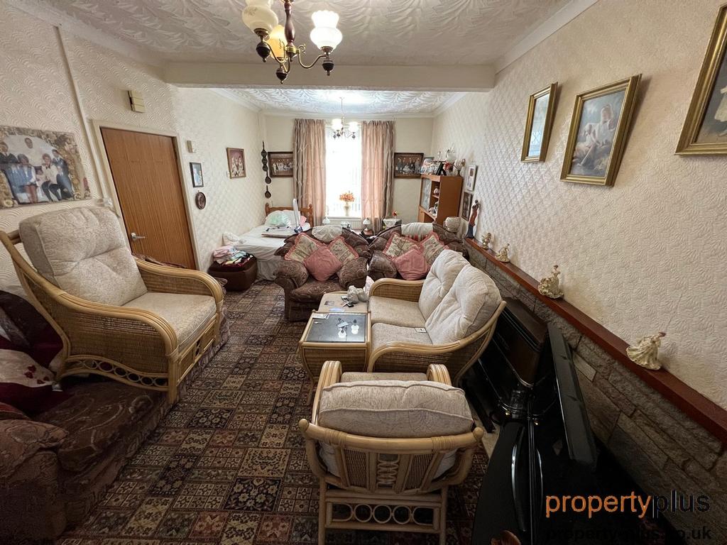 Rhys Street Edmondstown Tonypandy 2 bed terraced house £79,950