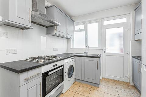 41 Barnes End, New Malden, KT3 6PB