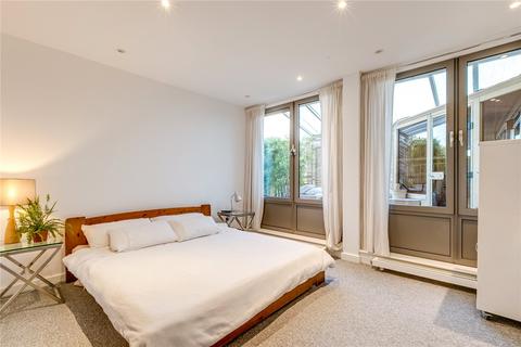 3 bedroom flat for sale, Courtenay House, 9 New Park Road, London