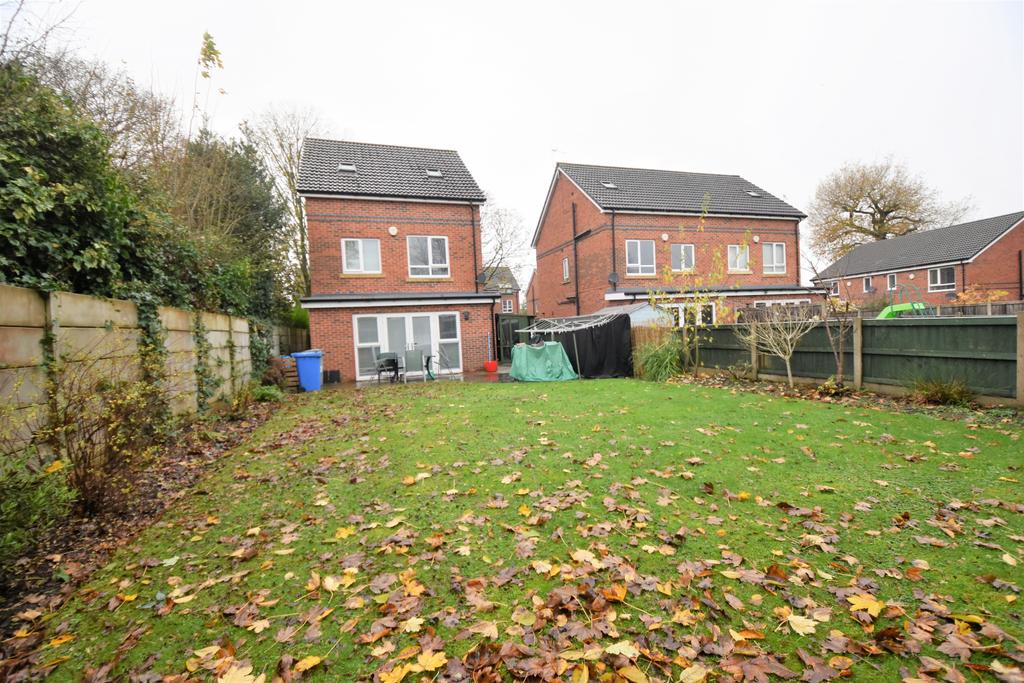Calderbank Avenue, Flixton, M41 4 bed detached house for sale £425,000