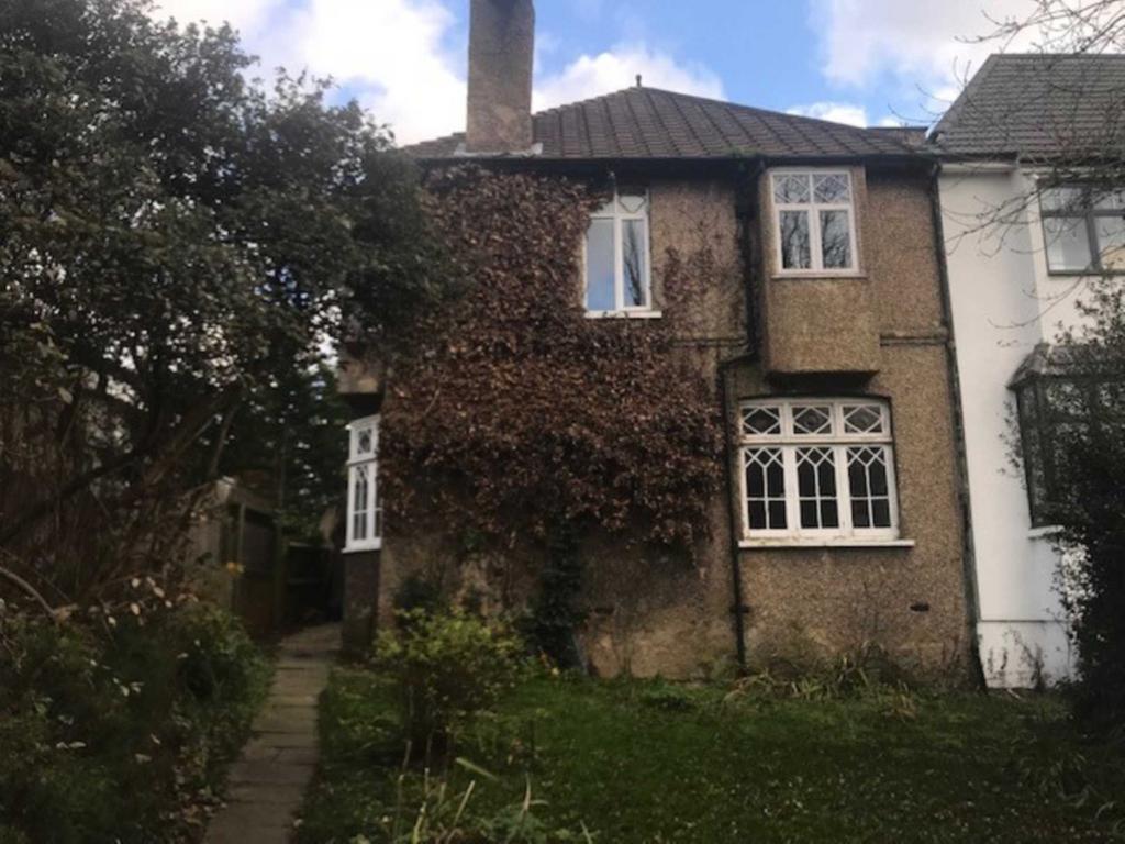 Elstree Hill South, Borehamwood 4 bed semidetached house £739,950