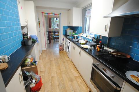 5 bedroom semi-detached house to rent - Student house on Cardigan Road