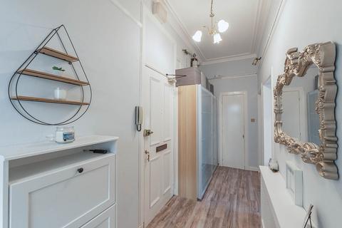 2/7 Links Place, Edinburgh, EH6 7EZ