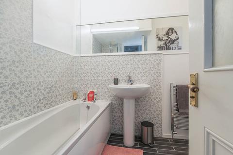 2/7 Links Place, Edinburgh, EH6 7EZ