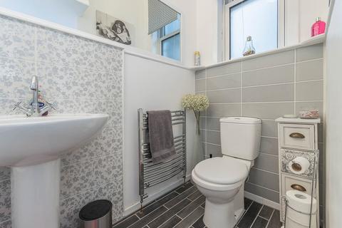 2/7 Links Place, Edinburgh, EH6 7EZ