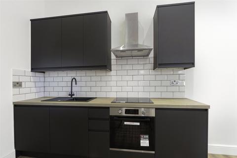 Studio to rent, Downs Road, London, E5