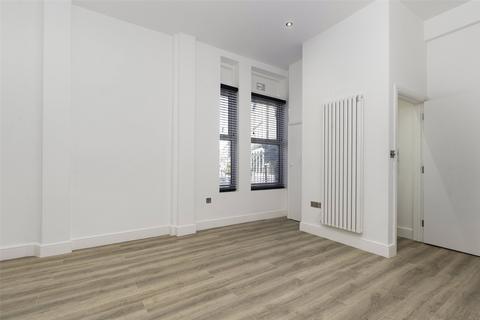 Studio to rent, Downs Road, London, E5