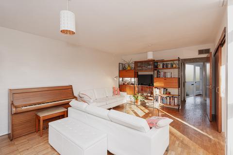 36 Westfield, Ashtead, KT21 1RH