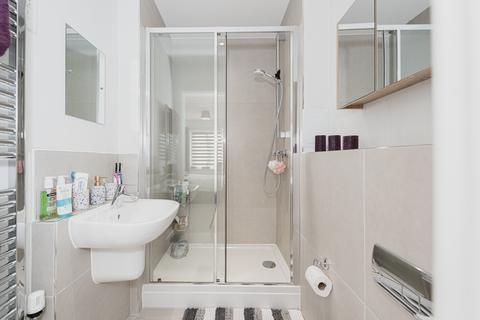 Flat 3, Norbury House, 3 Thornton Close, Leatherhead, KT22 7GY