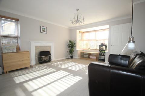 4 bedroom detached house to rent, Tregony Road, Orpington, BR6