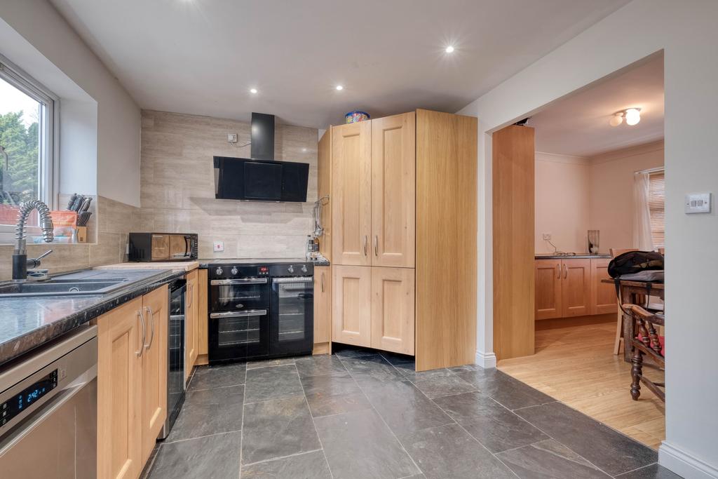 Jackfield Close, Matchborough East Redditch B98 0BF 4 bed detached