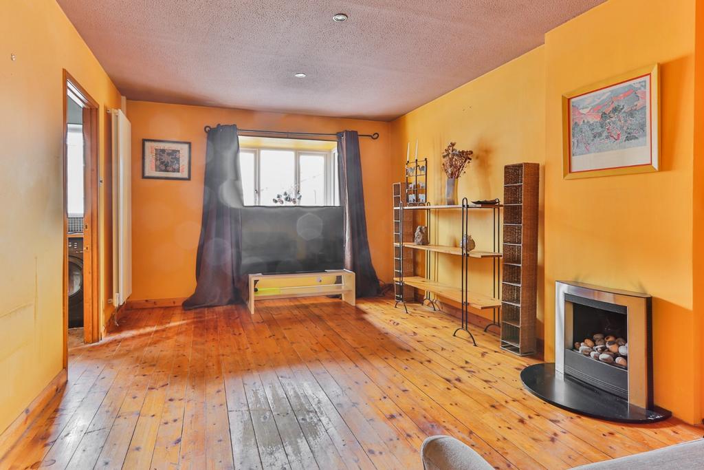 Chestnut Avenue, Thorngumbald, Hull, HU12 9LD 2 bed semidetached