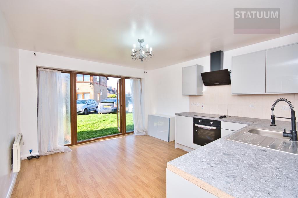 Sparsholt Road, Off Movers Lane, Barking, Essex, IG11 2 bed apartment £1,700 pcm (£392 pw)