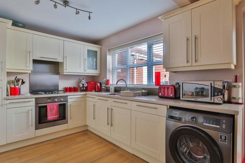 3 bedroom detached house for sale - Fieldside Close, Thorngumbald, Hull, East Riding of Yorkshire, HU12 9GE