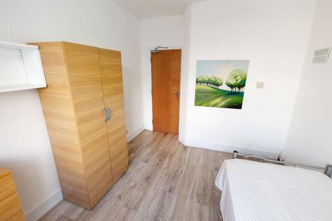 1 bedroom in a house share to rent, Roseberry Gardens