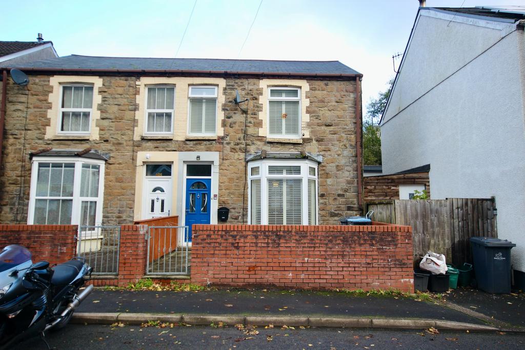 Carlyle Street, Abertillery 3 bed semidetached house £125,000