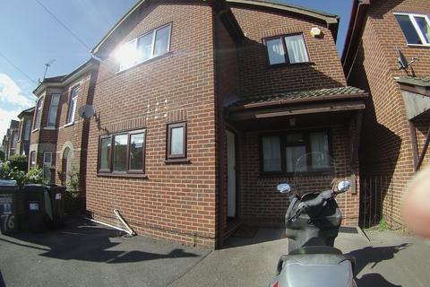 6 bedroom detached house to rent, Student house on Cardigan road