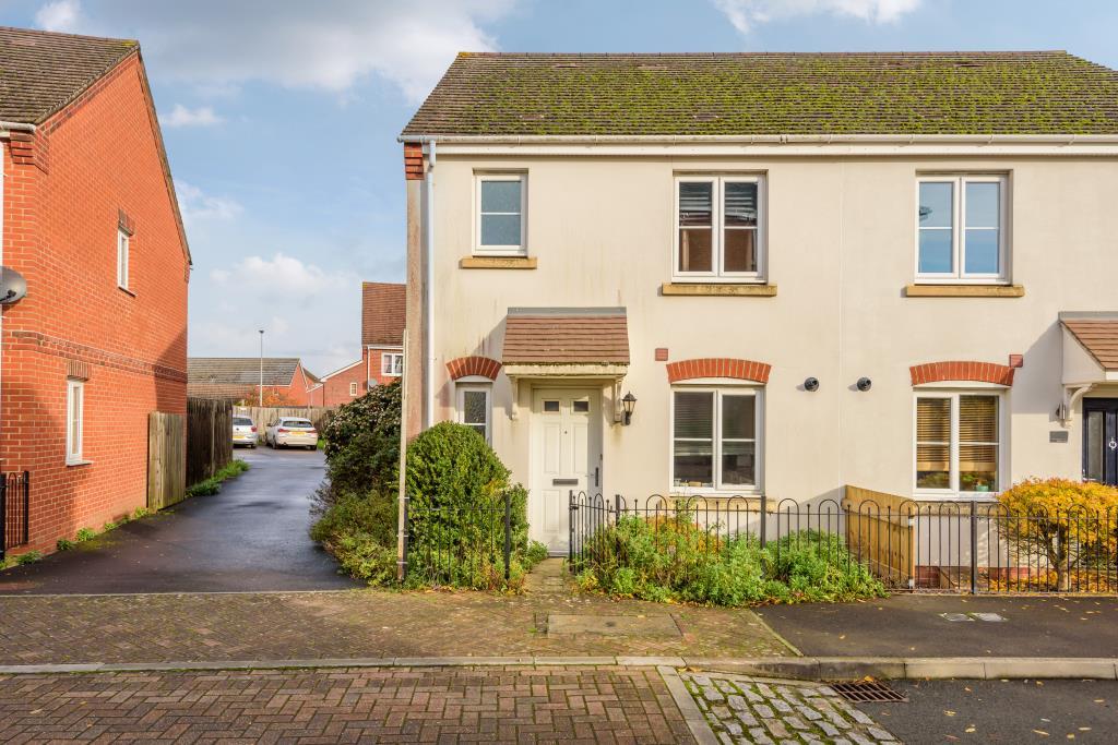 Heath, Thatcham, RG19 3 bed semidetached house £325,000