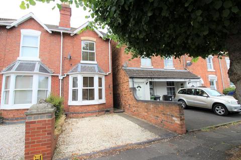 3 bedroom semi-detached house to rent, Shrubbery Street, Kidderminster, DY10