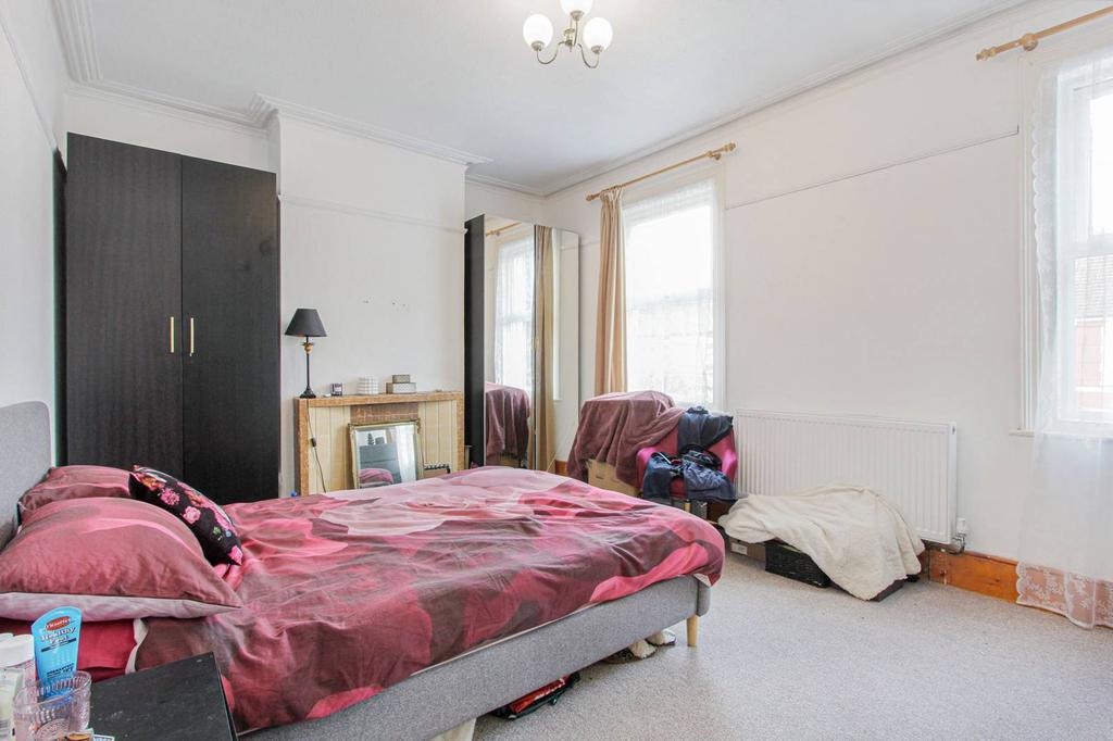 Beatrice Avenue, Norbury, London, SW16 3 bed for sale £425,000