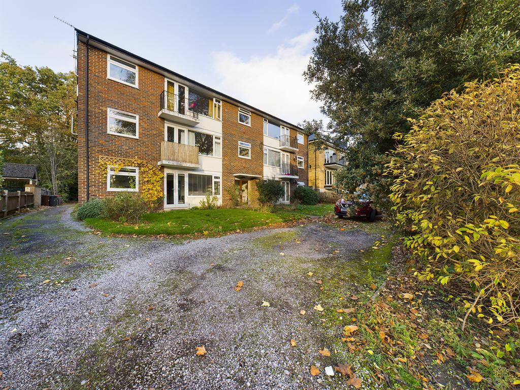 Langdale, 9 The Avenue, Beckenham... 3 bed flat £1,700 pcm (£392 pw)