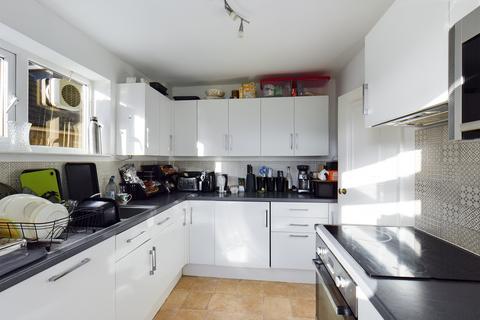 3 bedroom flat to rent, The Avenue, Beckenham, Kent, BR3