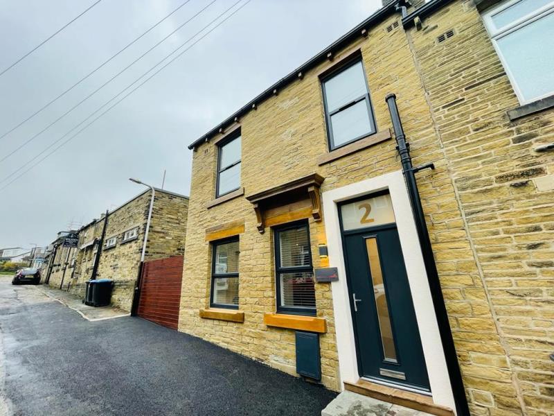 Wellington Street, Wilsden, Bradford... 3 bed end of terrace house £