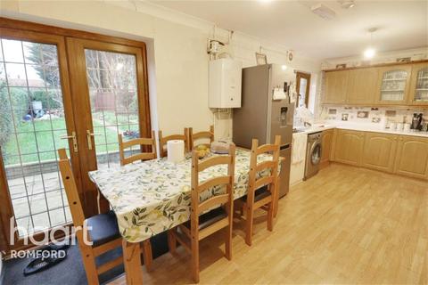 3 bedroom end of terrace house to rent - Romford