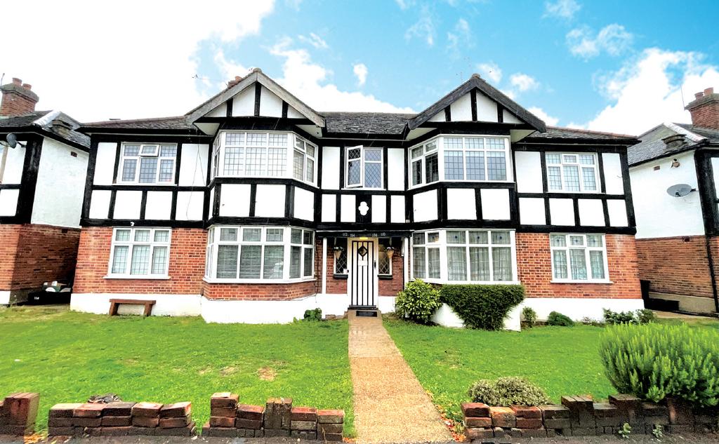 108 Onslow Gardens, South Woodford 2 bed flat £170,000