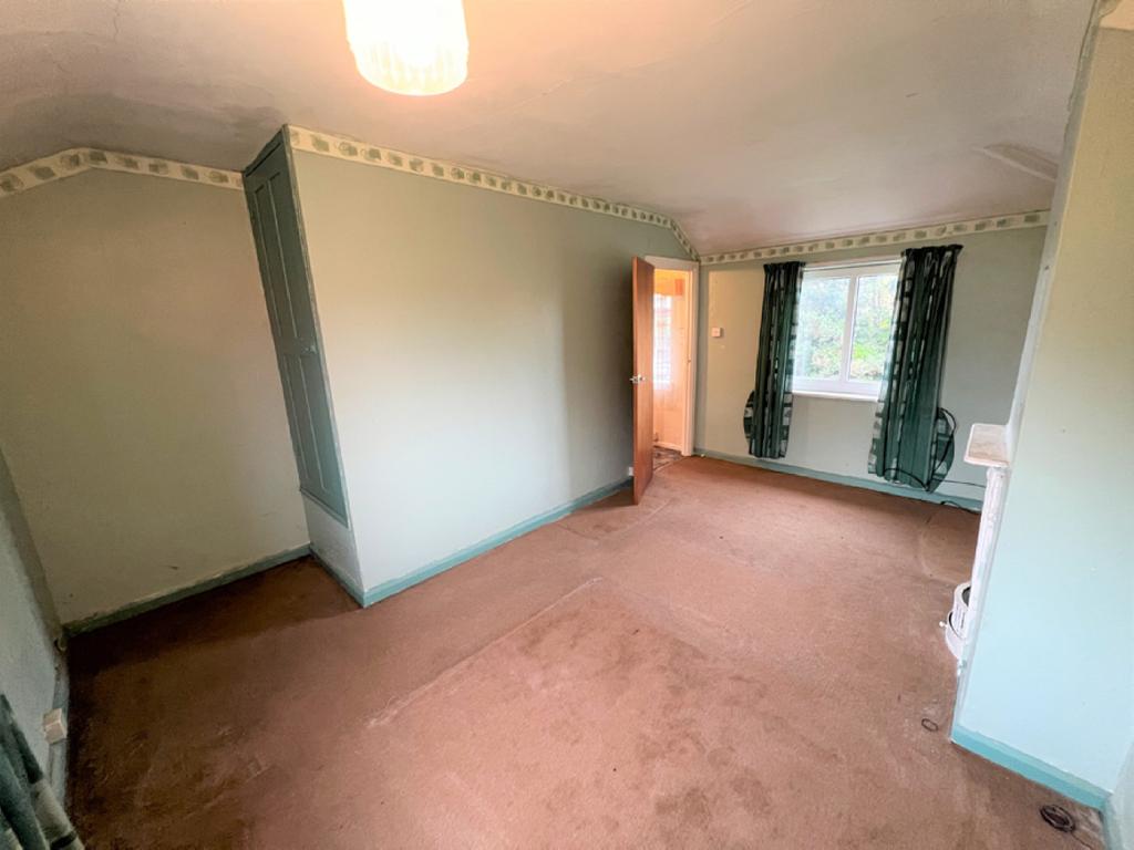 45 Central Avenue, Kettering... 3 bed semidetached house £80,000