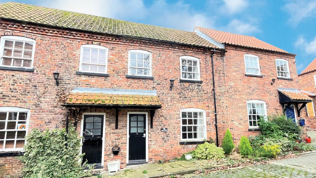 4 Papist Hall Mews, High Street... 2 bed terraced house £30,000
