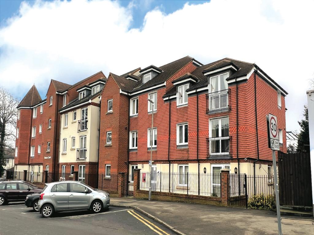 36 Roman Court, High Street... 1 bed flat £10,000