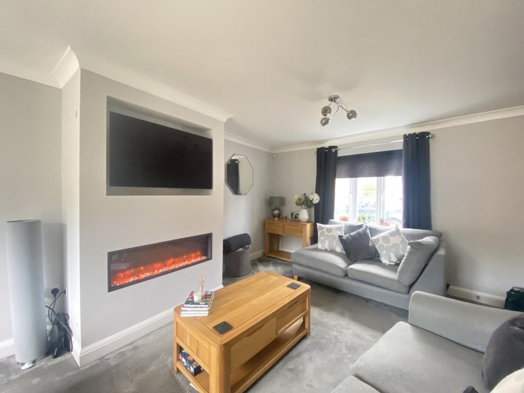 Mcarthur Drive Kings Hill ME19 4 bed semidetached house £2,200 pcm