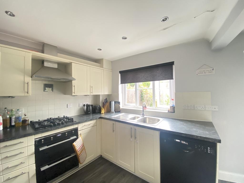 Mcarthur Drive Kings Hill ME19 4 bed semidetached house £2,200 pcm