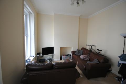 2 bedroom flat to rent, 2 Bedroom Student Flat in Lansdowne