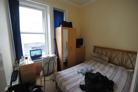 2 bedroom flat to rent, 2 Bedroom Student Flat in Lansdowne