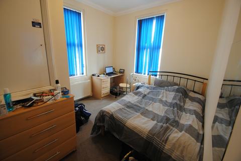 2 bedroom flat to rent, 2 Bedroom Student Flat in Lansdowne