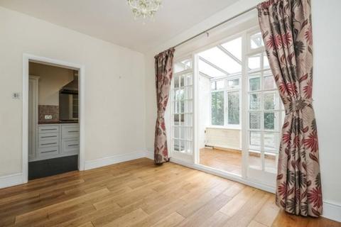 2 bedroom house share to rent - Coombe Lane West
