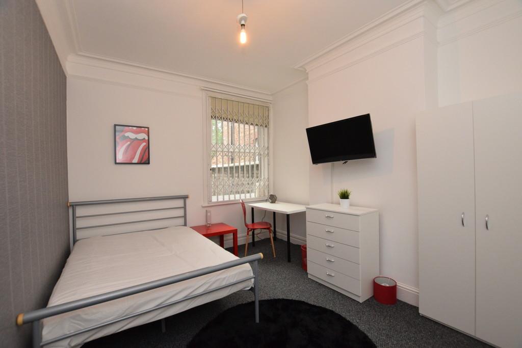 Latchmere Road, Fallowfield, Manchester 6 bed terraced house £4,030 pcm (£930 pw)