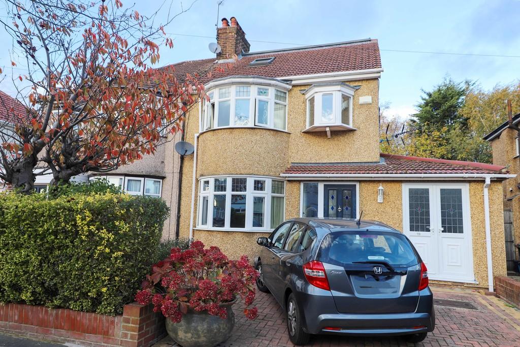 Chestnut Drive, Pinner HA5 5 bed semidetached house £800,000