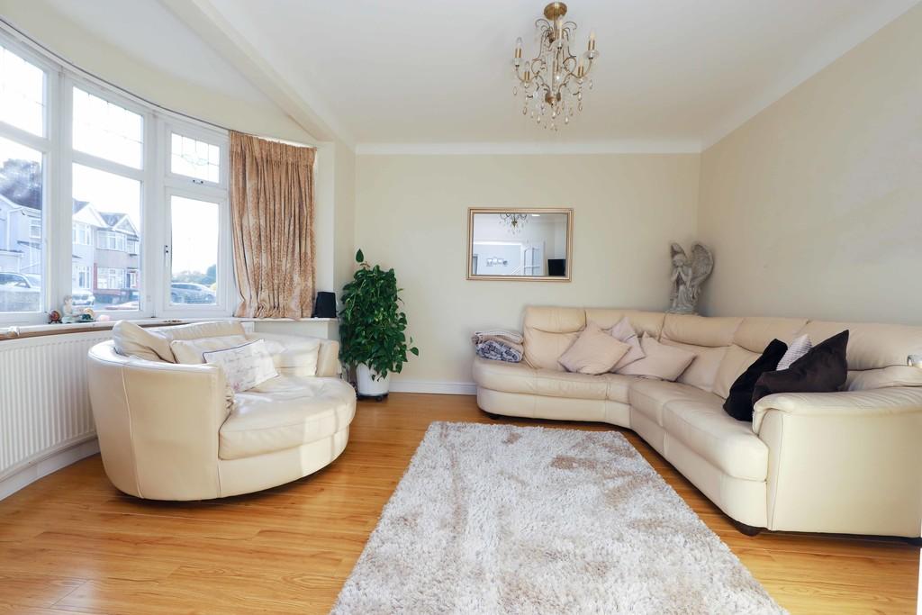 Chestnut Drive, Pinner HA5 5 bed semidetached house £800,000